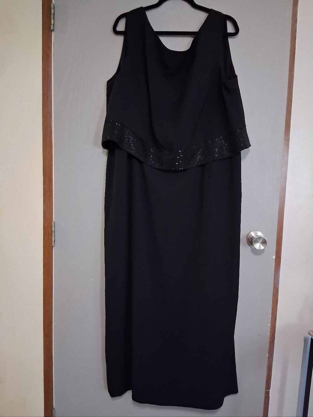 Elegant Black Sleeveless Evening Dress